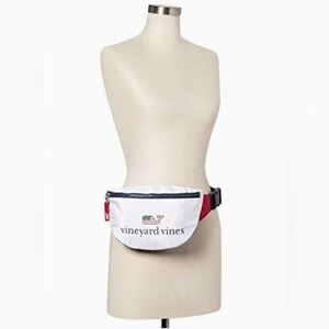 VINEYARD VINES Fanny pack. Like new.